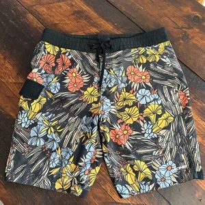 Dakine men’s shorts,36